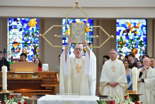 Fr Rooney Celebrating Mass